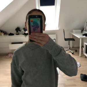 Grå stickad tröja  - Grå stickad tröja storlek XS 