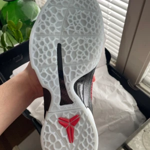 Kobe 6 all stars 41 ny sick lådan ingår - Kobe 6 all stars 41 lådan ingår. Dom är aldrig använda eftersom storleken är för liten för mig 😄 