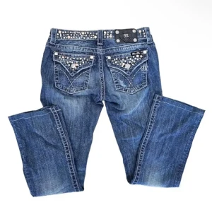 Miss me bootcut jeans - (Bilder från förra säljaren) Miss me bootcut jeans, 36/37 i midjan och 71 innerben, passar mig som e 160 :) Hör av er om ni har nåra frågor!🙌 Pris diskuteras inte!