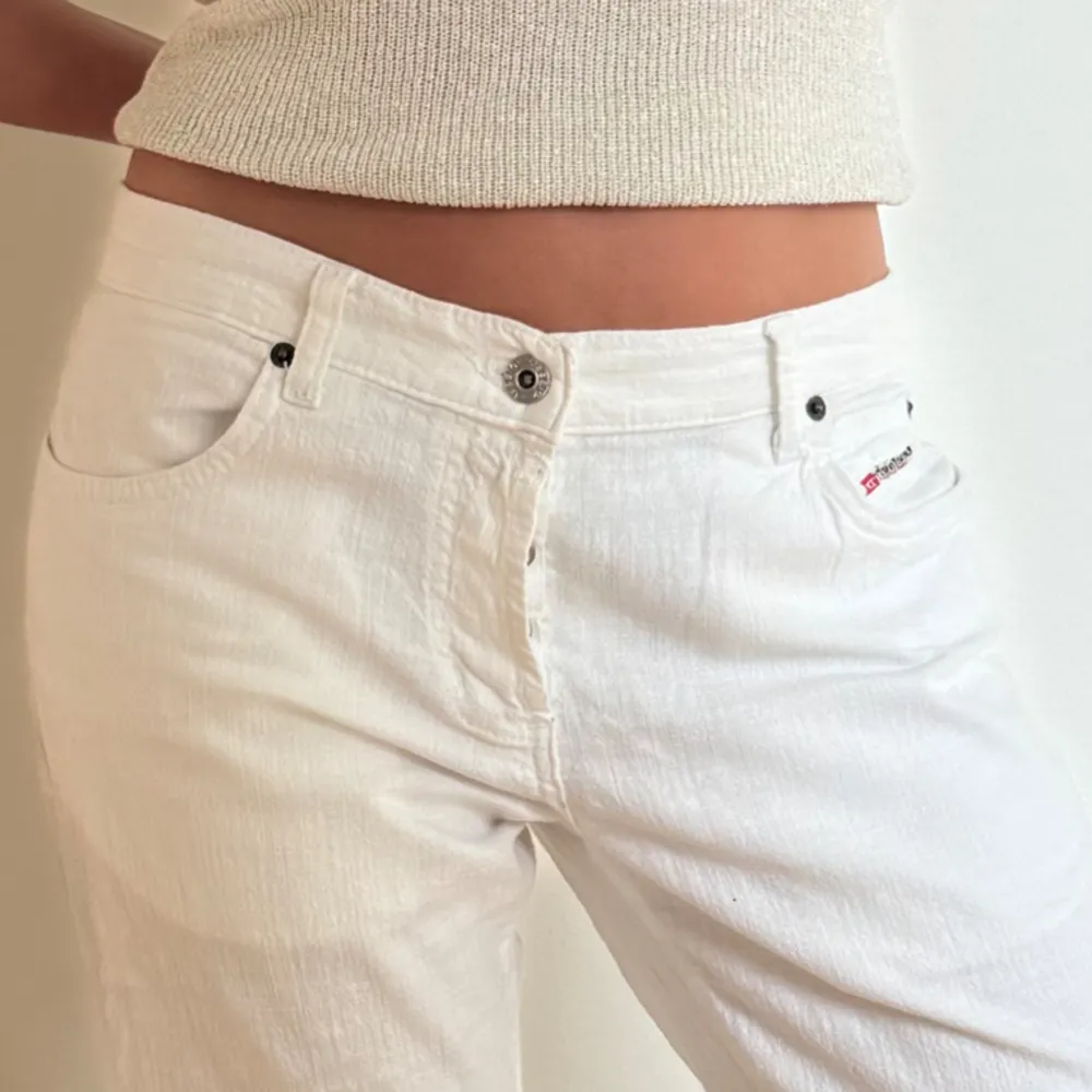 Super snygga linne byxor, budgivningen ifall fler är intresserade annars först till kvarn❤️. Jeans & Byxor.