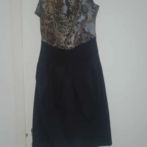 Klänning - Sitter perfekt tajt klänning
