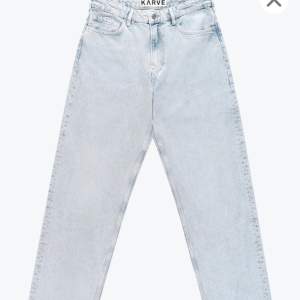 Snyggt sittande ljus blåa jeans köpta på carlings ny pris 899kr perfekta inför våren/sommaren.