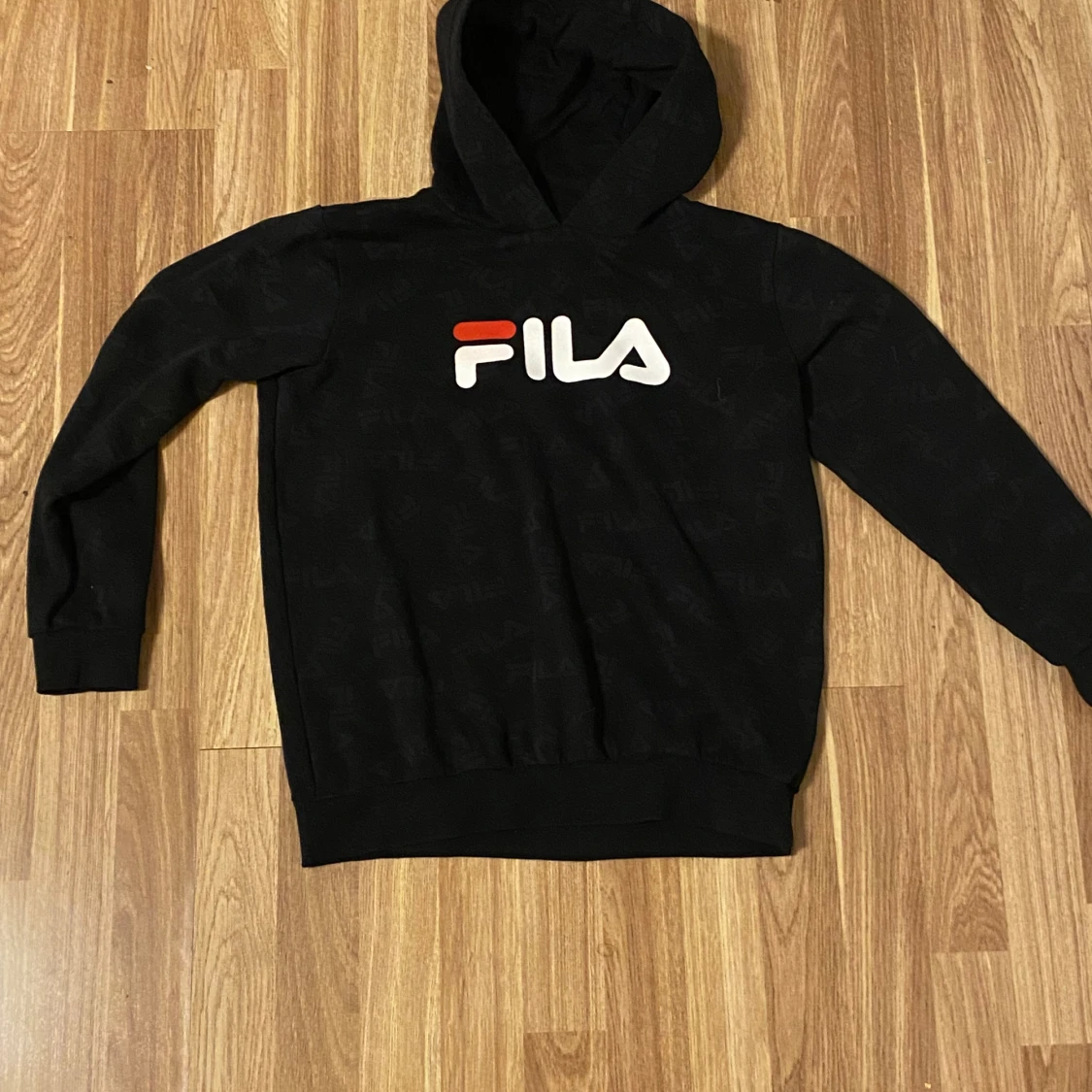 Svart FILA hoodie