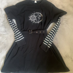 Emo klänning - Säljer den för att företaget skickade fel och gick inte att returnera🥲. Orginalpris: 200 
