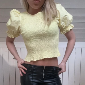 Gul topp - Snygg gul topp!
