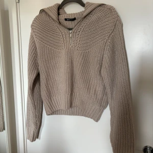 Stickad tröja - Köpt på Sellpy men har själv inte använt den då den inte passade mig🥰