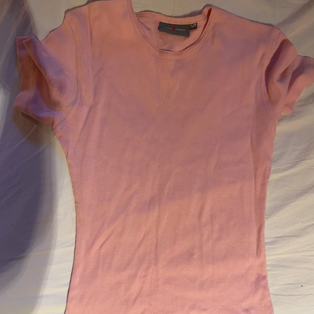 Basic rosa T-shirt, tajt. T-shirts.