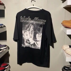 T-shirt  - Sjuk T-shirt🙏 Inte så mycket mer att säga, storlek L, jättebra skick. 