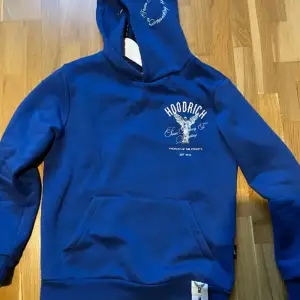 blå hoodrich hoodie använt max 3 gånger kostar 1200 men säljer för 320
