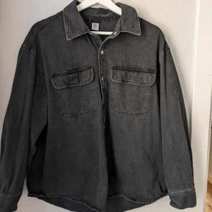 Dark gray oversized jeans jacket. It's size S, but fits me as a size L/XL. Used