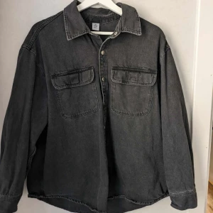 Oversized jeans jacket - Dark gray oversized jeans jacket. It's size S, but fits me as a size L/XL. Used
