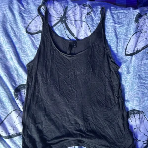 linne  - mörk grönt linne  aldrig använt 