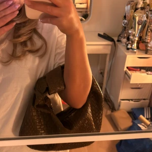 Snygg väska  - Säljer denna jättesnygga bruna väska