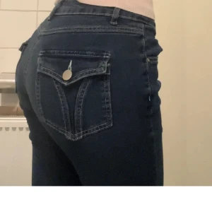 Bootcut jeans - Lowwaist bootcut jeans som jag köpte på plick och säljer då de aldrig kommit till användning, bilder från förra ägaren. Passar mig som är 172 och brukar ha S❤️