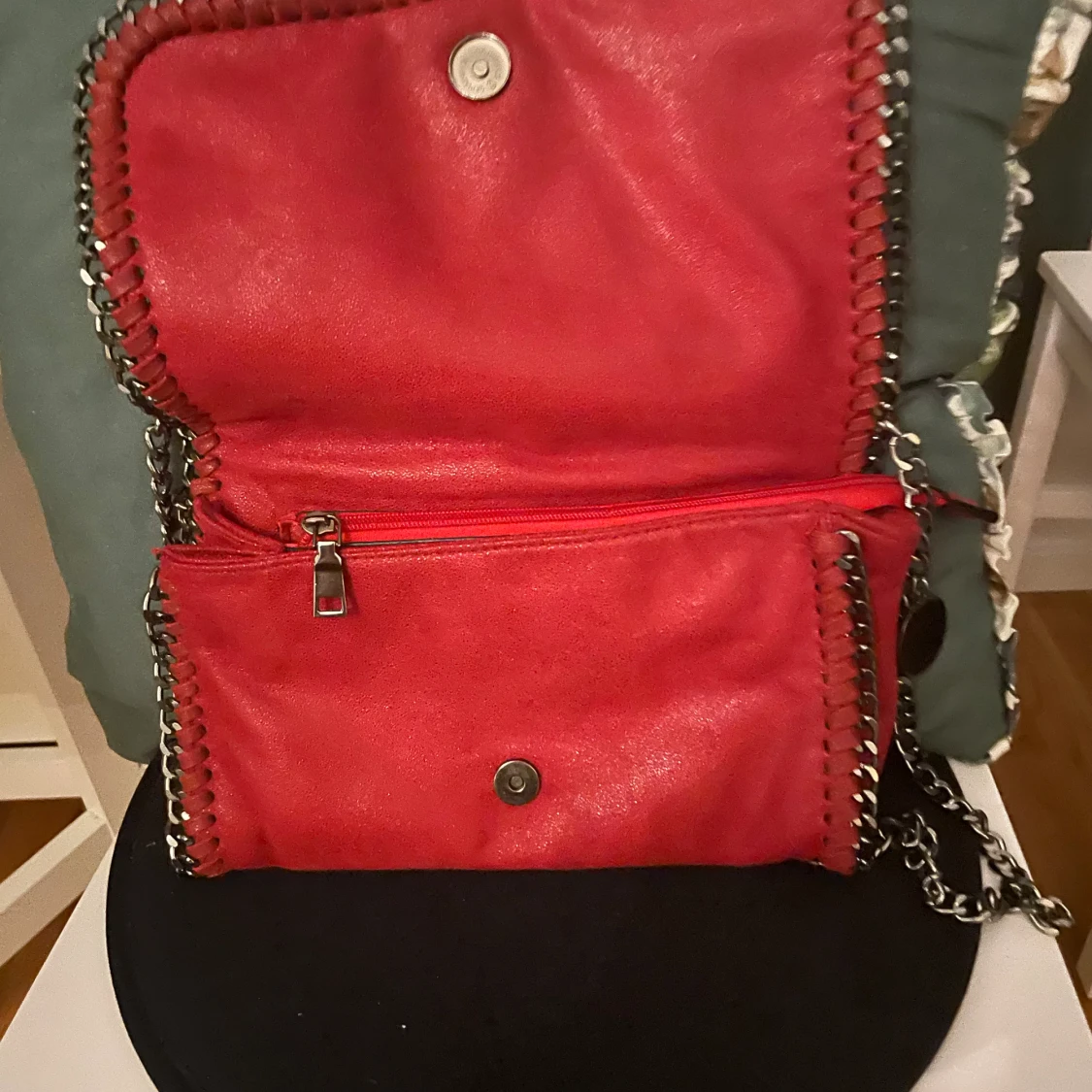 Röd väska  - 91