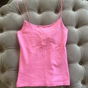 Linne  - Jättefint linne ifrån zara i storlek M men passar mig som har S vanligtvis! Aldrig använd så inprincip helt ny!💕🌸