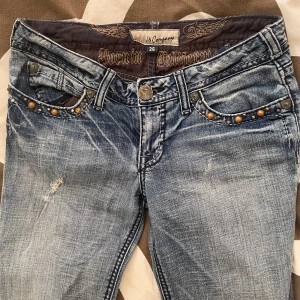 bootcut lowrise  - Jeans i bra skick, jätte snygga men lite för små för mig 