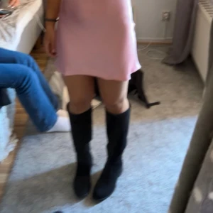 boots - as snygga svarta boots💓endast använda max 5 gånger. nypris var 600💗pris kan diskuteras vid snabb affär 