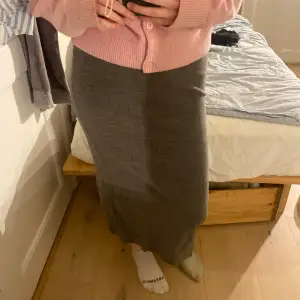 Jättemysig kjol i ull från Zara
