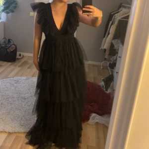 Balklänning - Säljer denna snygga balklänningen pga jag valt en annan, superfin och bra kvalité, endast testad, storlek M, säljer för 550kr + frakt eller prisförslag🙌🏼