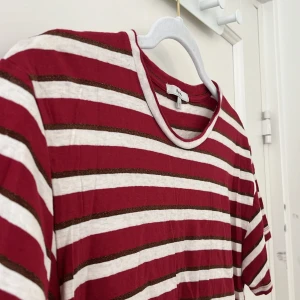 Pepe Jeans t-shirt - Randig Pepe Jeans T-shirt i strl S. Lite cropped och casual look. Väldigt bekväm men används aldrig mer så säljer den. 