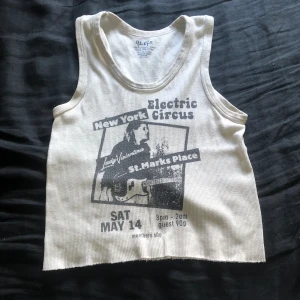 Linne från Brandy Melville - Coolt linne från Brandy Melville. Aldrig använd, gott skick. Kan mötas upp i Stockholm!