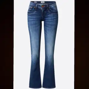 Snygga och populära ltb jeans i storlek 26x32!! Mycket bra skick🥰1000kr+ nypris, säljer för 600