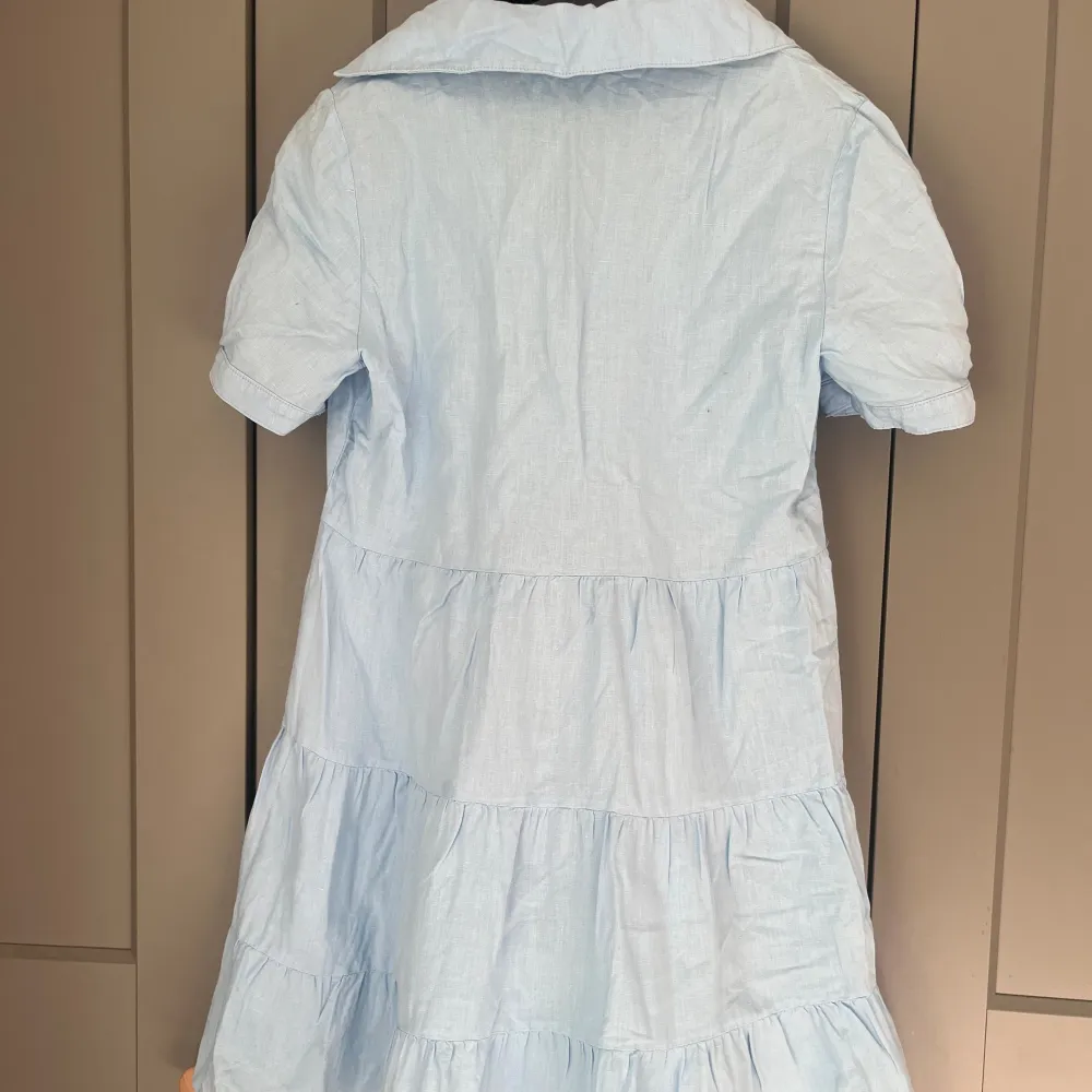 Ljusblå kläning från zara i storlek XS men passar S också. Använd några gånger 💕 första bilden är lånad . Klänningar.