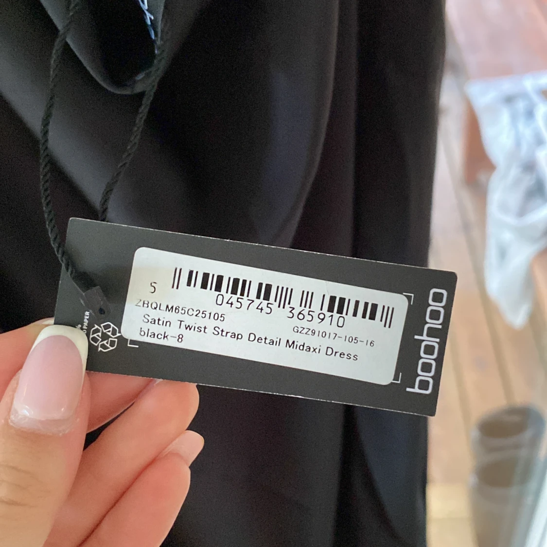 Svart satin balklänning - 92