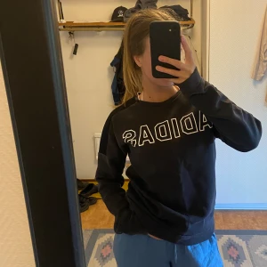 Vintage adidas sweatshirt  - Vintage adidas sweatshirt, storlek M