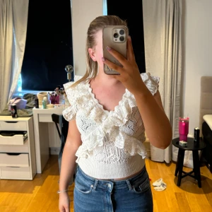 Stickad topp - Somrig stickad topp från zara, använd 1 gång