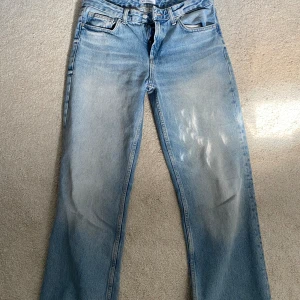 Jeans  - Säljer dessa jeans från zara i storlek 40!!💗