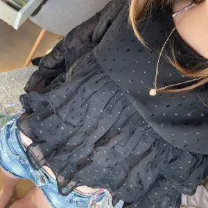 Glitter topp - Söt filter topp från Gina 