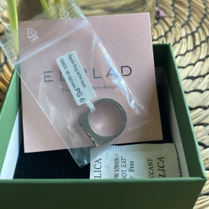 Edblad ring  - Signet Ring MOM Steel Storlek: XS 16,0 mm Helt oanvänd Edblad ring som jag säljer pga för liten!  Ny pris 399 Kan hämtas i Örebro eller skickas mot fraktkostnad ❤️
