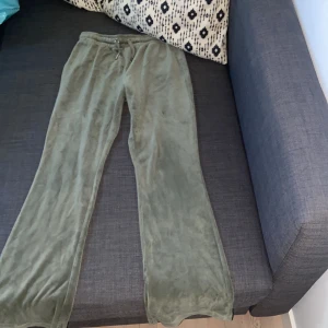 Jätte fina byxor med inspiration från juicy✨ - Jätte bra skick inga fläckar eller något sådant