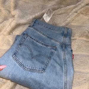 Jeans  - Levis jeans, som nya. Använda 1-2 gånger 