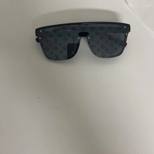 Louis Vuitton solglasögon - Helt sprillans nya Louis Vuitton solglasögon! 