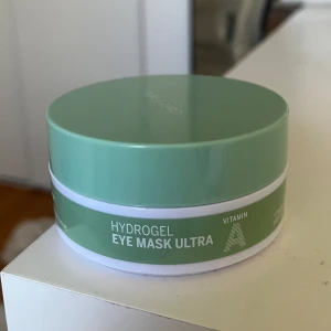 Eye patches  - Helt nya och oöppnad/oanvända eye patches från pure & care som innehåller 30 par🤍Bra för mörka ringar och puffiga ögon