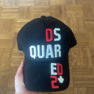 Dsquard - Bra skick, aldrig använd. Tror ej den är äkta!