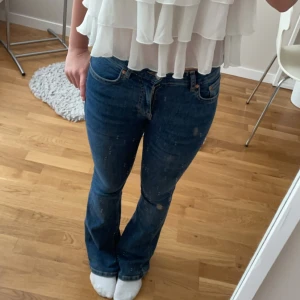 Bootcut jeans - Midwaist bootcut jeans från Gina Tricot. Inte använda så mycket. Säljer de för att de ät lite små🩷nypris 500kr