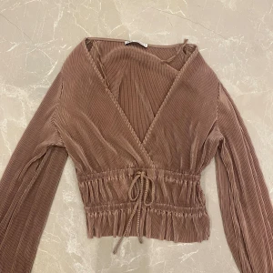 Oanvänd topp från zara  -  Jätte fin Oanvänd topp från zara 