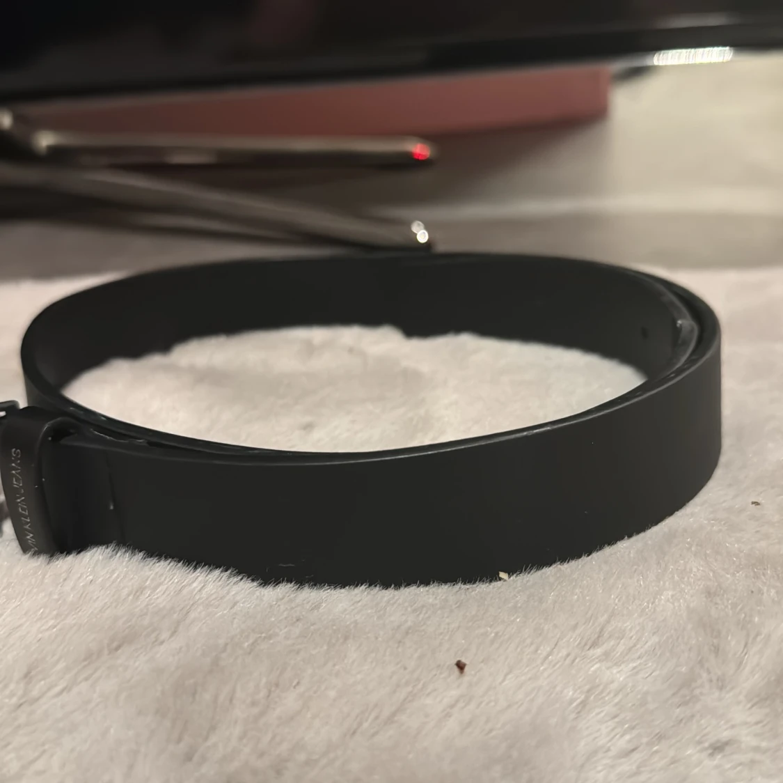 Aldrig använd. Den klämdes i dörren. För endast 100kr i en vecka. Jag vet ta det lungt jag vet ni blir stressade men ta det lungt ni har en vecka på er för endast 100kr - 90