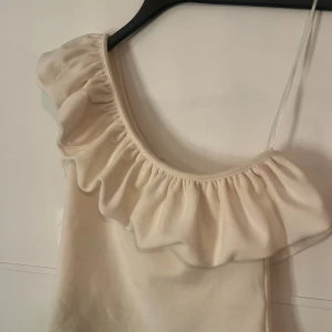 Volang topp hm - Jätte fin sommar topp med volang