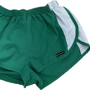 Shorts - Gröna träningshorts som ser gråare ut på bild än i verkligheten. Toppenkvalitet