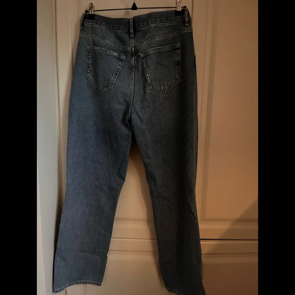 Boyfriendjeans från Gina. Använda 4 gånger, superfina men inte kommit till användning hos mig! . Jeans & Byxor.