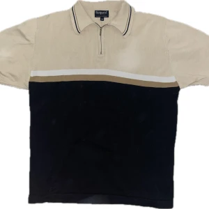 Request Piké half zip - Använd en del men i mycket fint skick, storlek M och är true to size. Pm för fler bilder eller frågor!!
