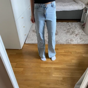 Jeans - Vanliga ljusblå jeans 