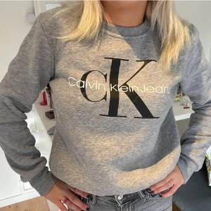Calvin Klein tröja  - bra skick och såklart äkta