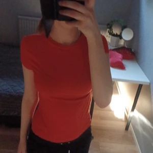 Orange/röd tröja  - Bra skick storlek S 