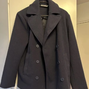 Kappa - köpte på Ullared men tyvärr lite för stor för mig! 🩷den är mörkblå